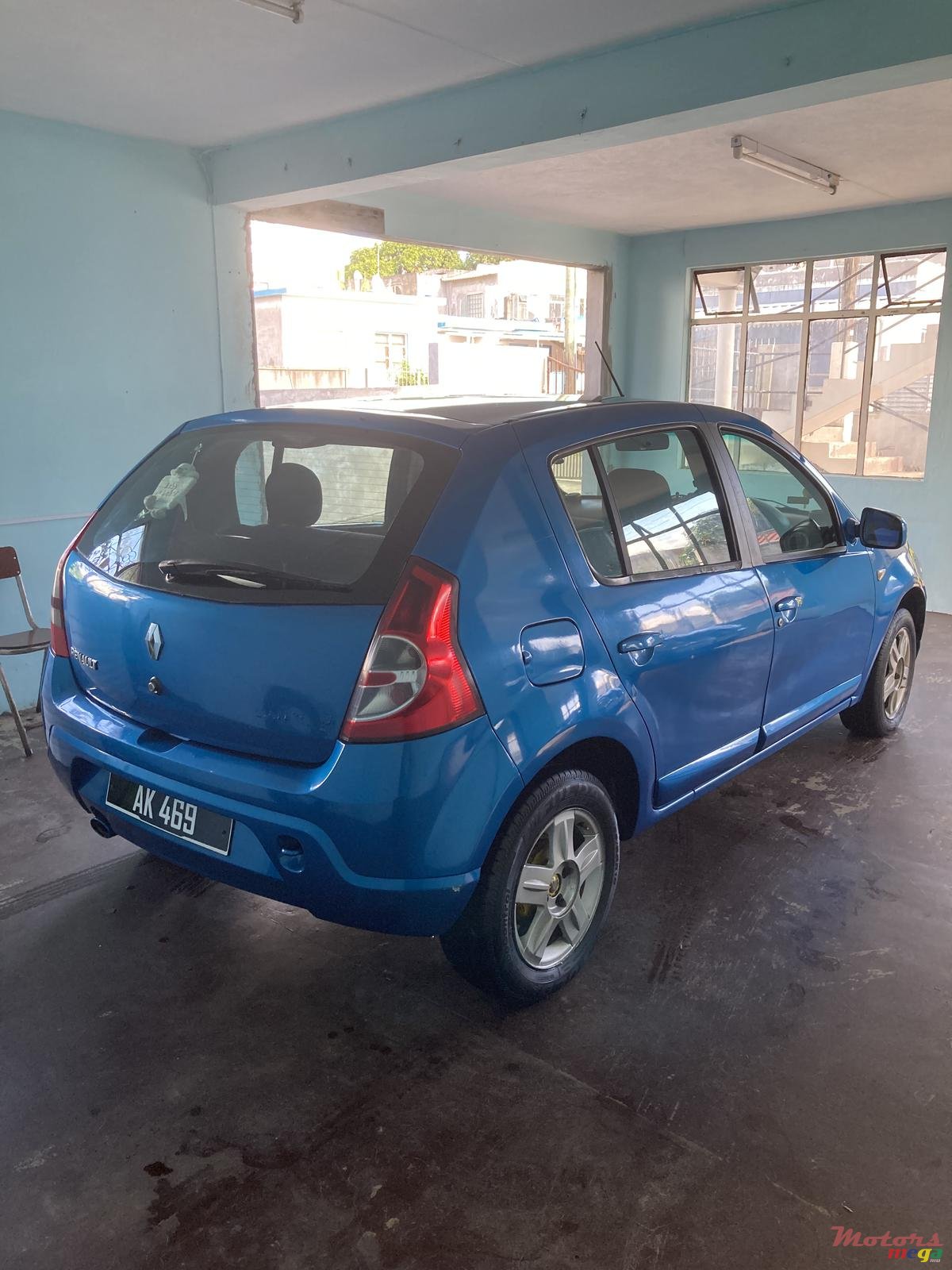 2010' Renault Sandero photo #2