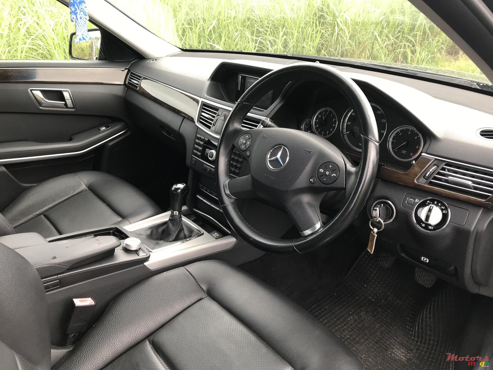 2012' Mercedes-Benz E-Class photo #1