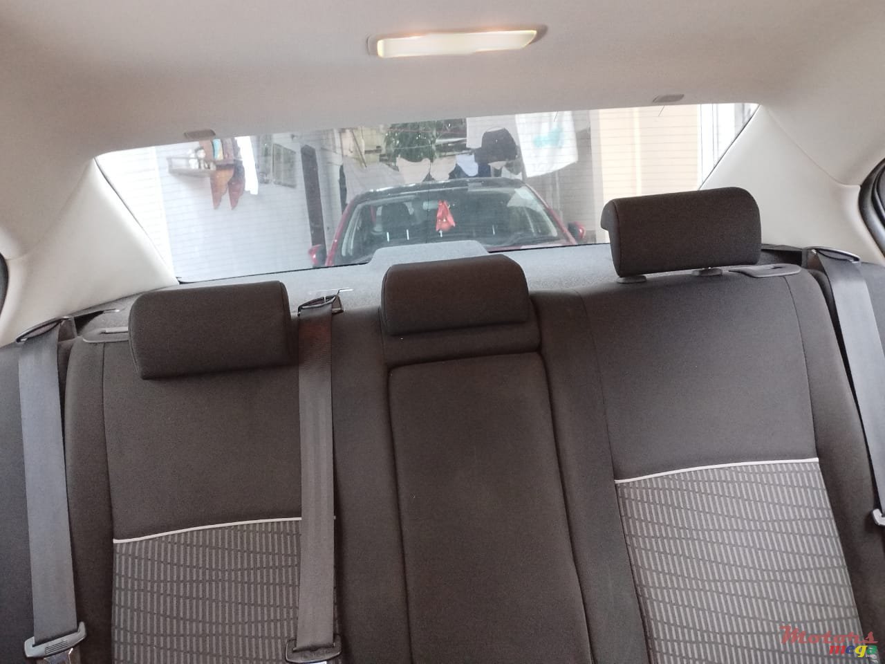 2013' Toyota Avensis photo #5