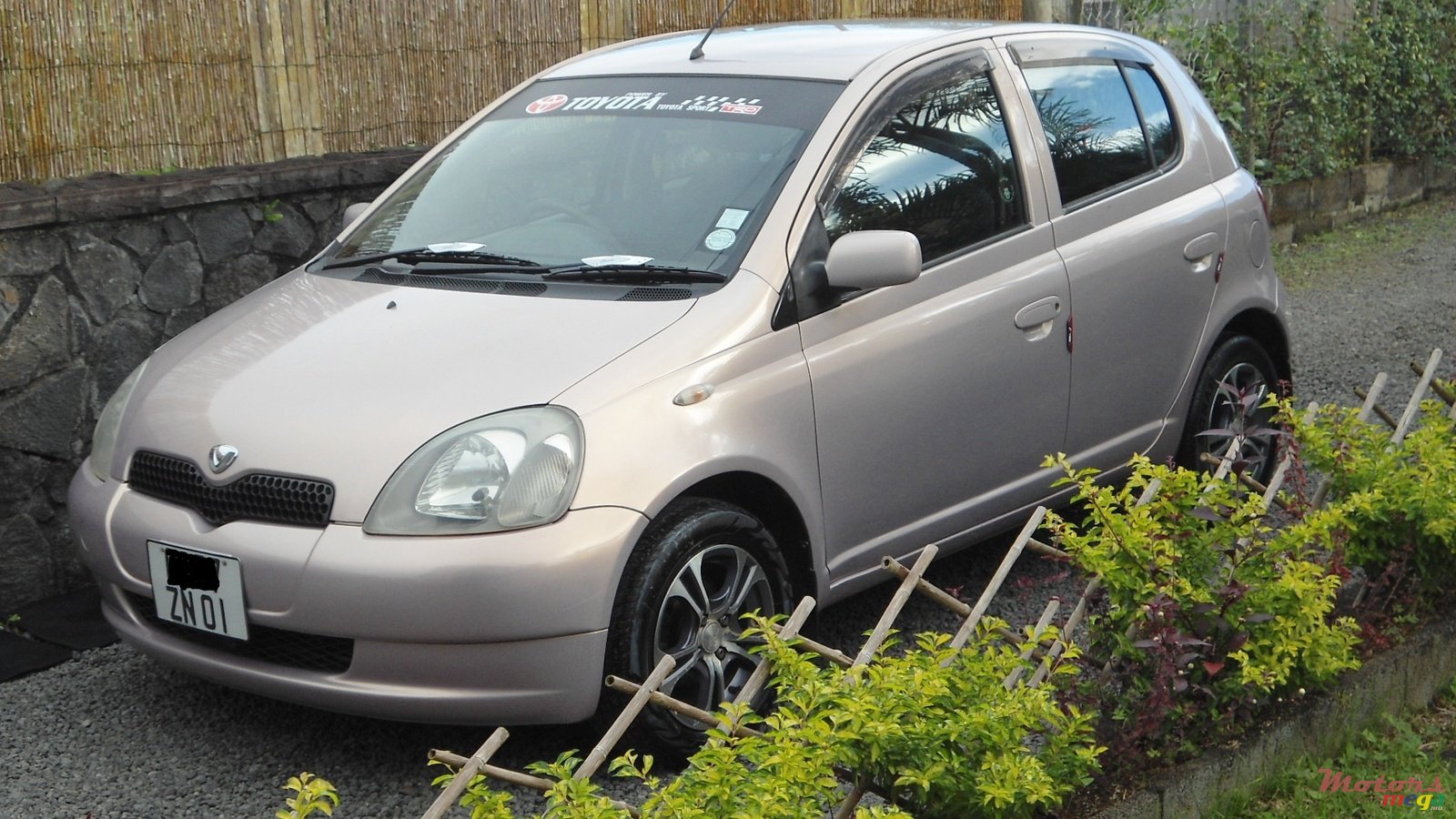 2001' Toyota Vitz photo #4