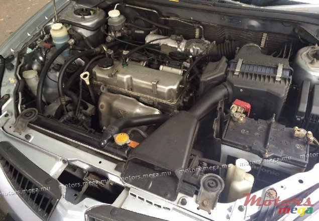 2005' Mitsubishi photo #6