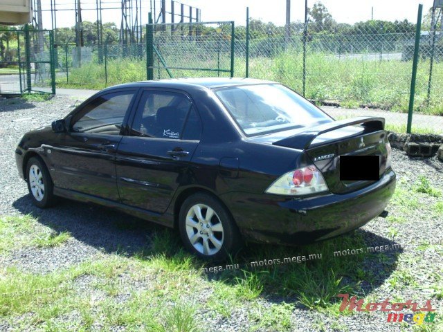 2004' Mitsubishi Lancer photo #2