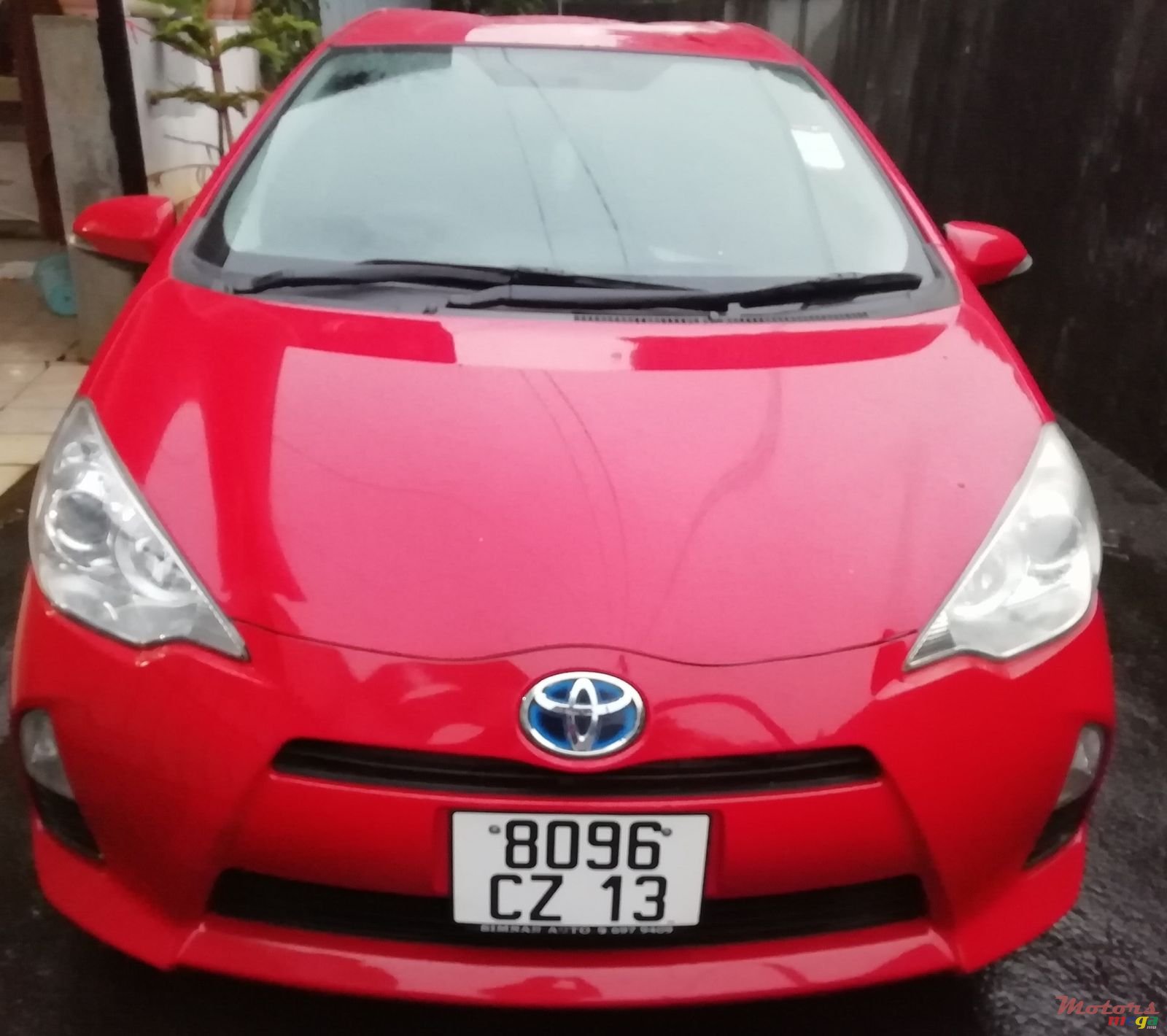 2013' Toyota Aqua photo #1