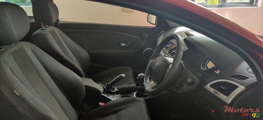 2009' Renault Megane photo #6