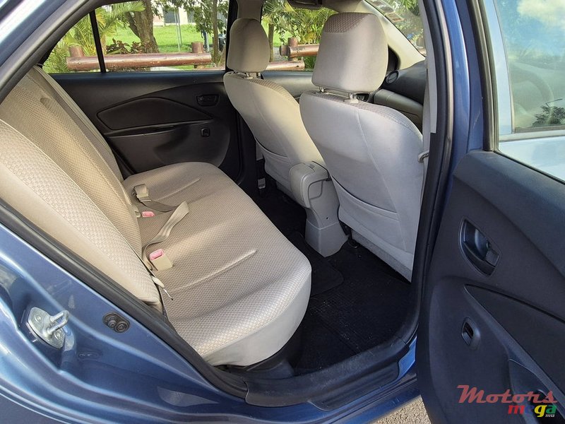 2008' Toyota Yaris photo #4