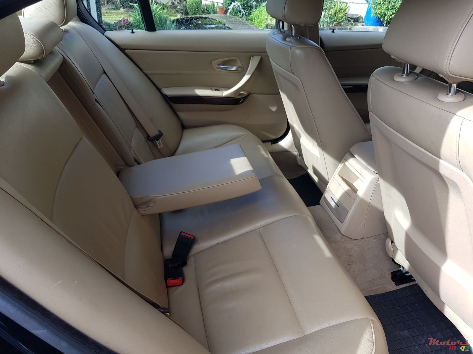 2009' BMW 320 I photo #5