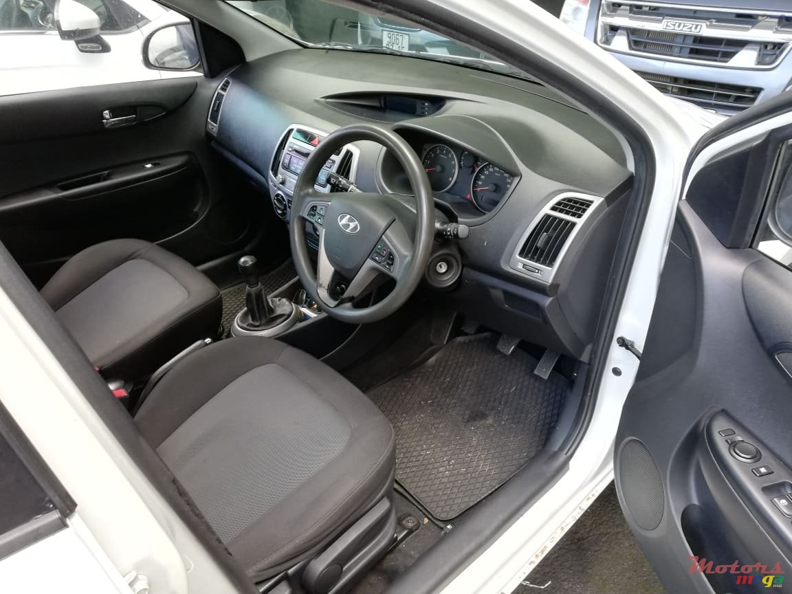 2014' Hyundai i20 photo #2