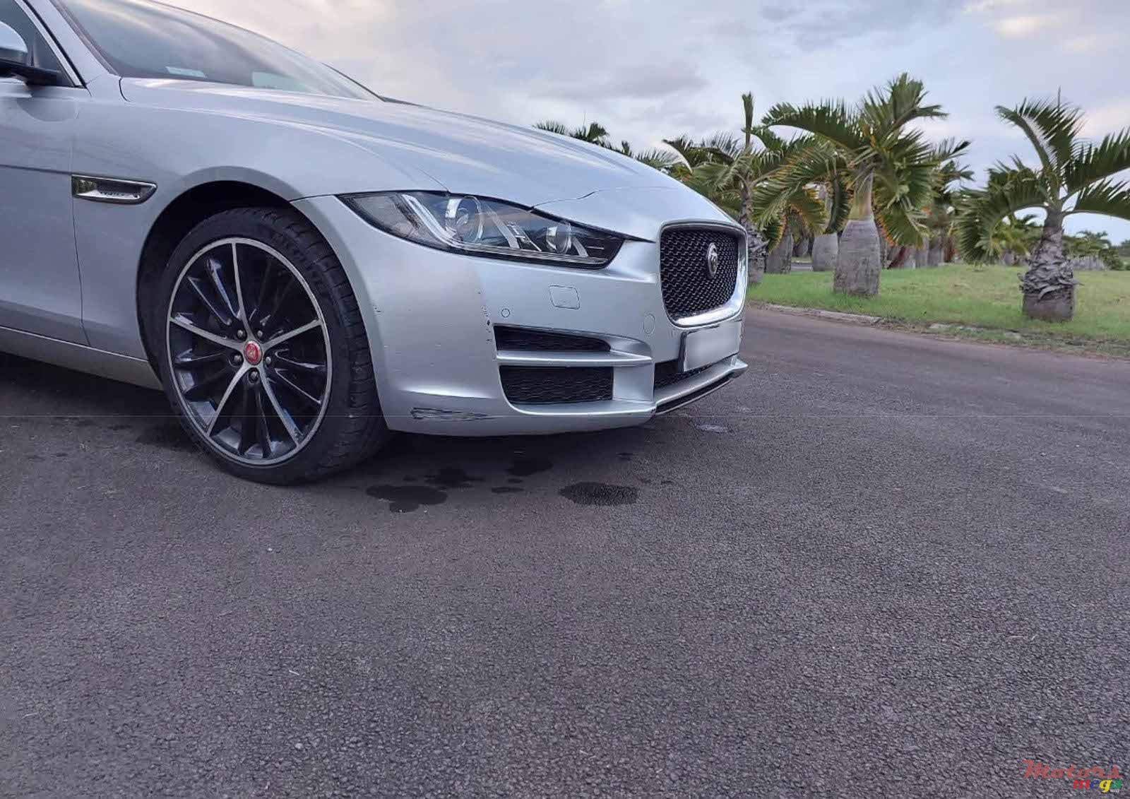 2017' Jaguar XE photo #3
