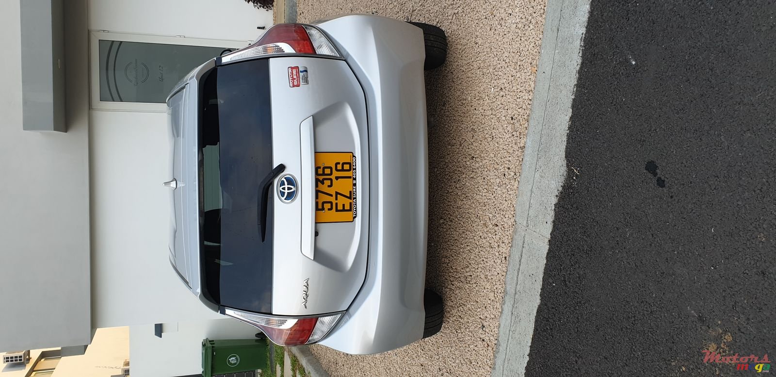 2016' Toyota Aqua NHP10-AHXNB photo #4