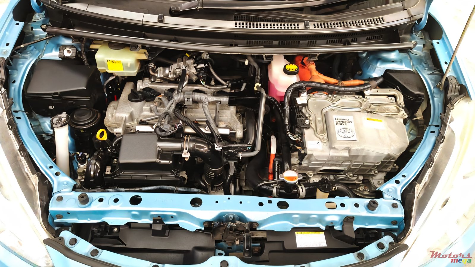 2015' Toyota Aqua photo #2