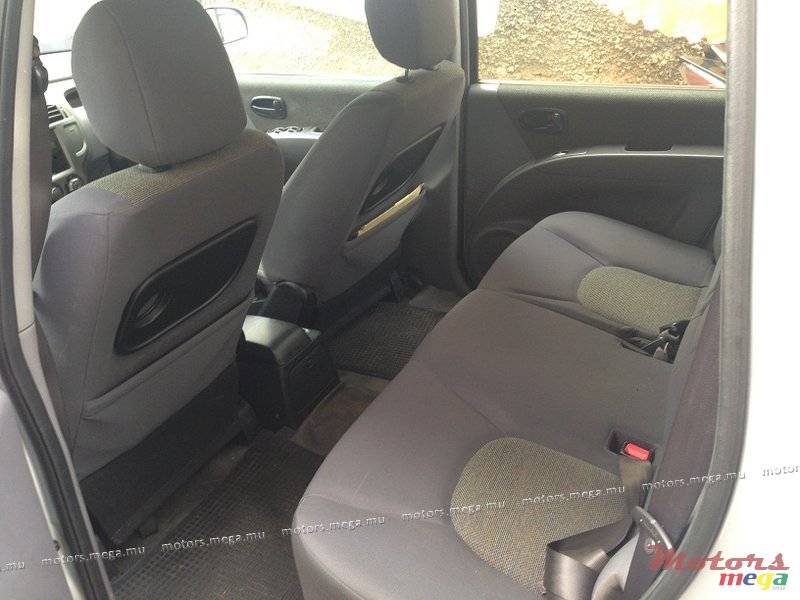 2004' Hyundai photo #4