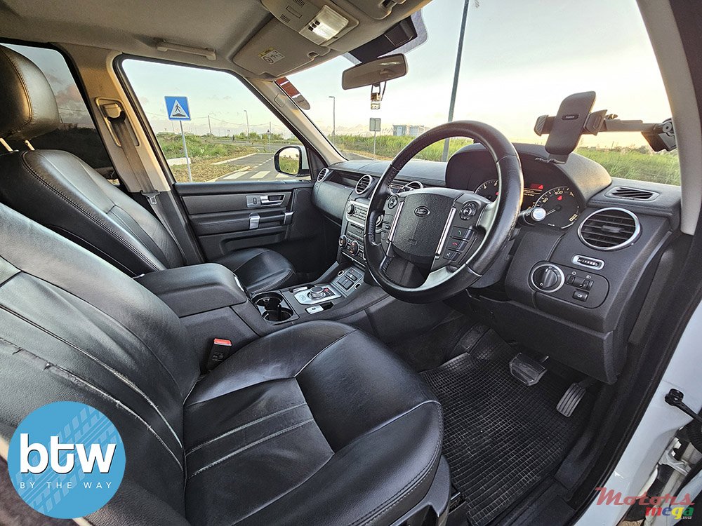 2018' Land Rover Discovery XS photo #5