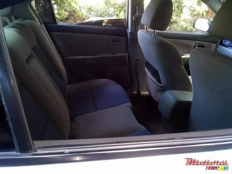 2004' Mazda Axela photo #2