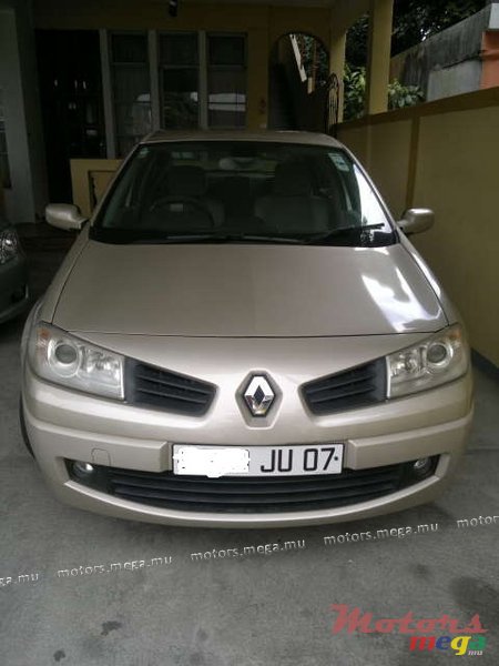 2007' Renault Megane berline 1.6 photo #1