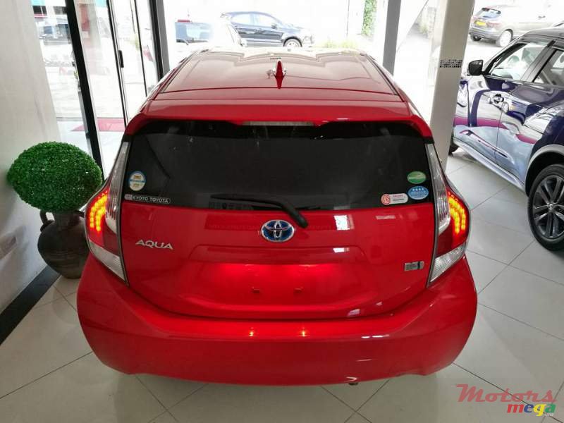 2015' Toyota Prius c Aqua photo #4