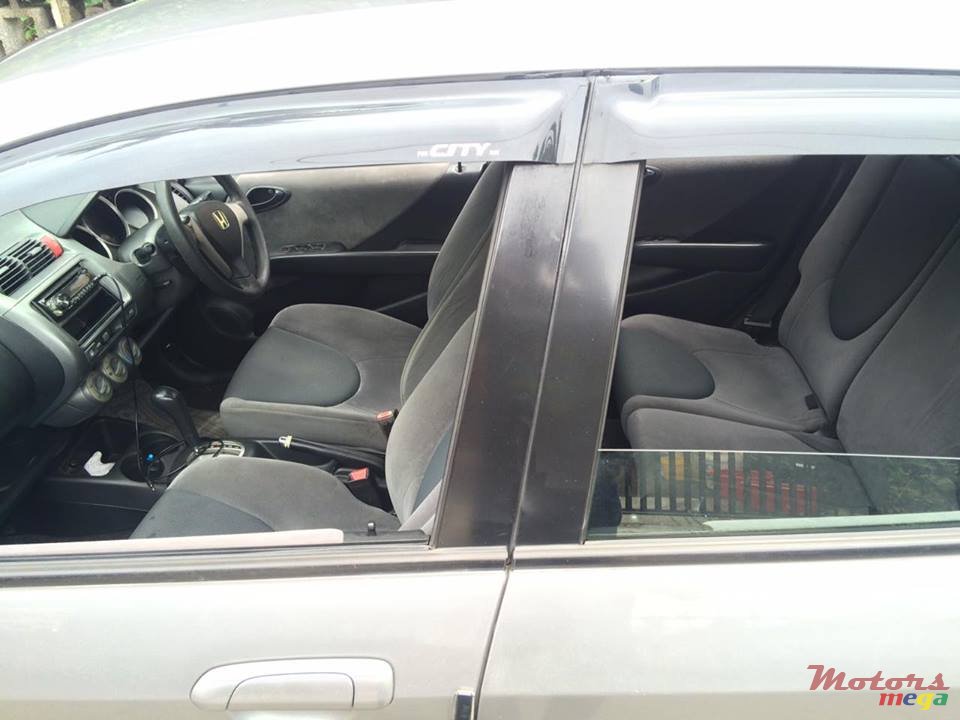 2006' Honda Fit photo #4