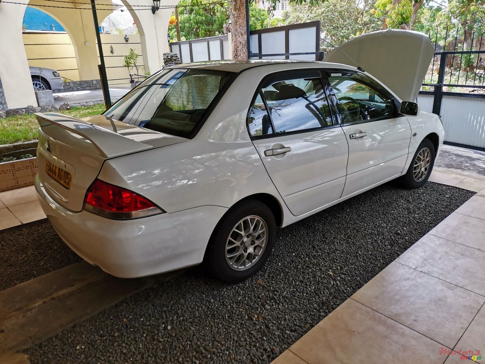 2005' Mitsubishi Lancer photo #2