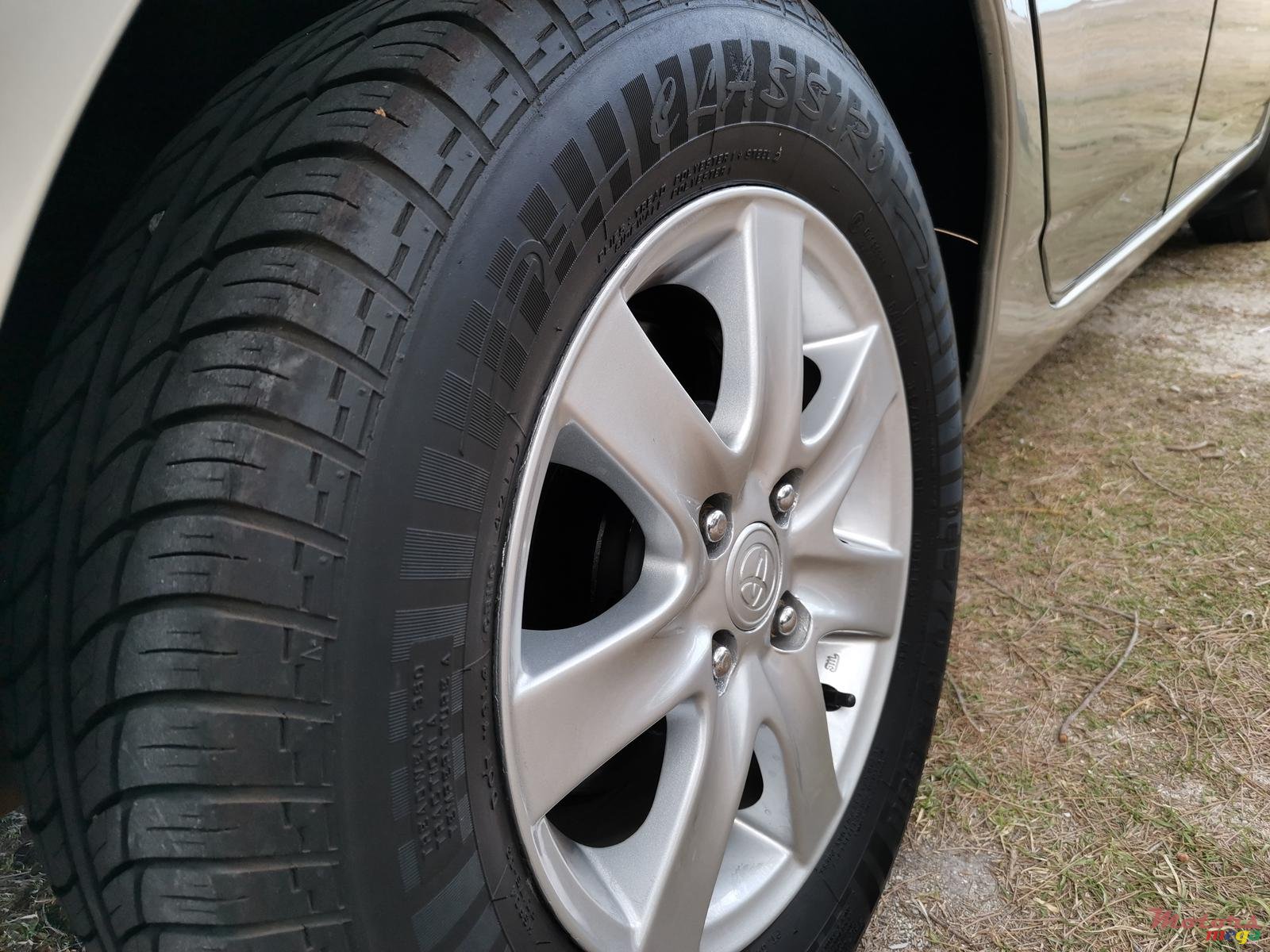 2002' Toyota Corolla photo #2