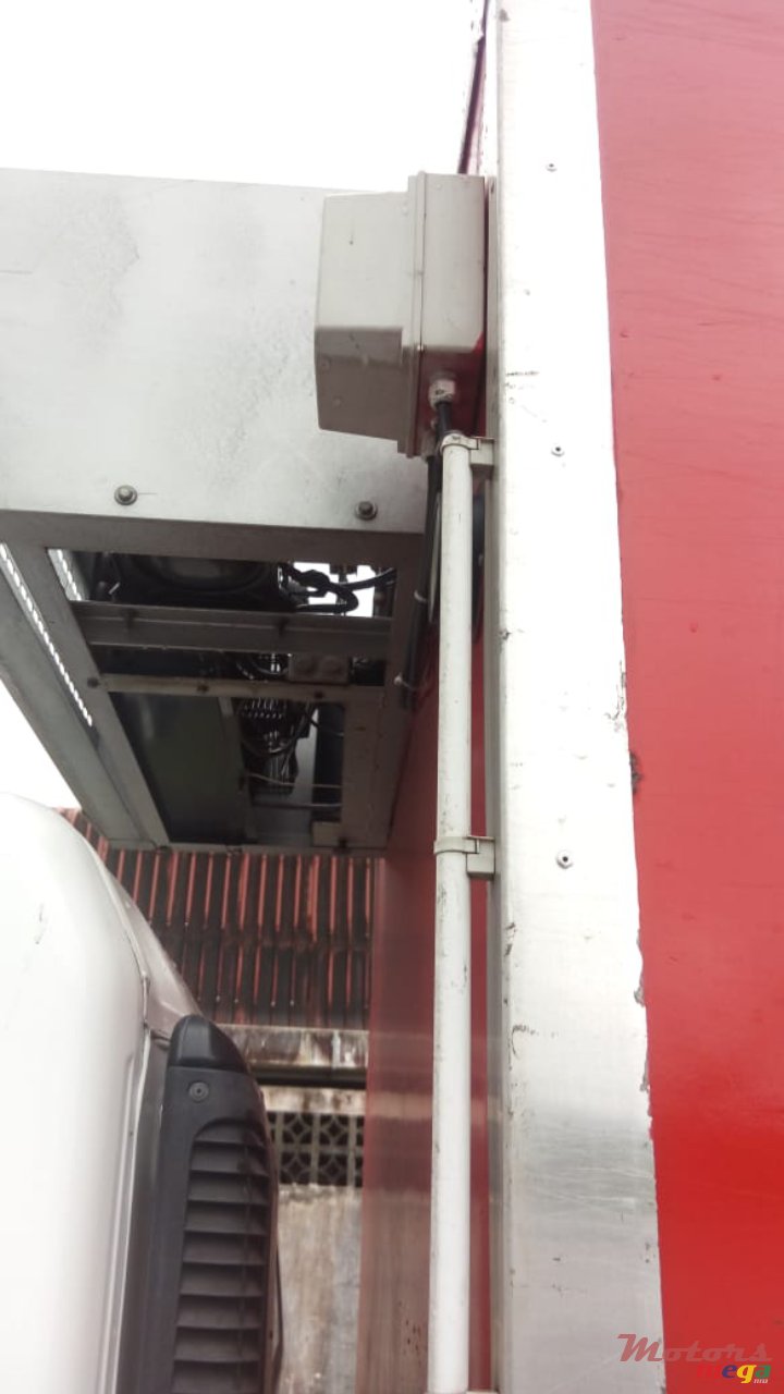 2012' Mitsubishi Refrigerated truck photo #7