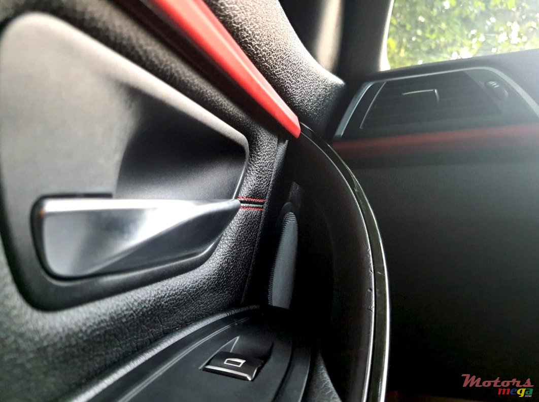 2016' BMW 318 M package photo #7