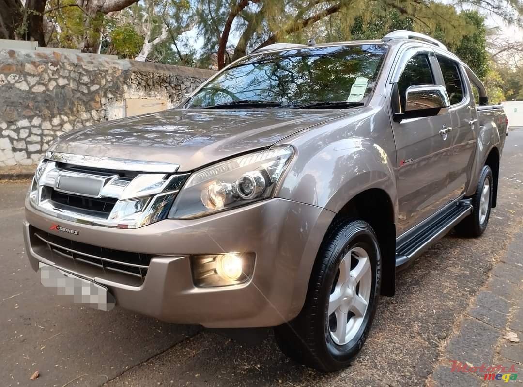 2015' Isuzu photo #1