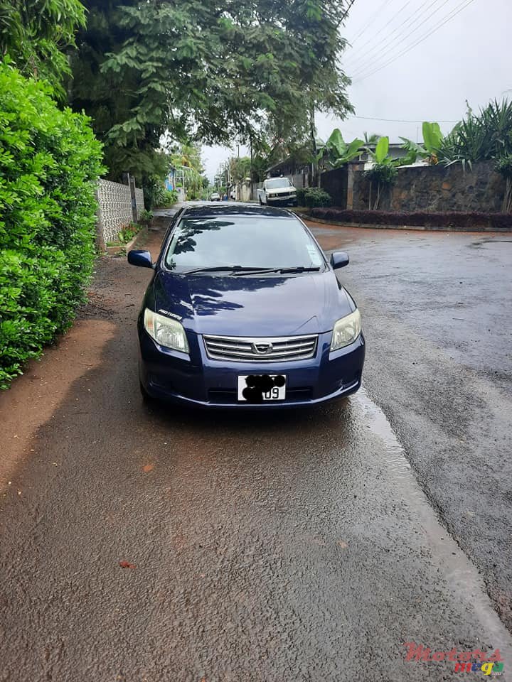2009' Toyota Axio photo #2