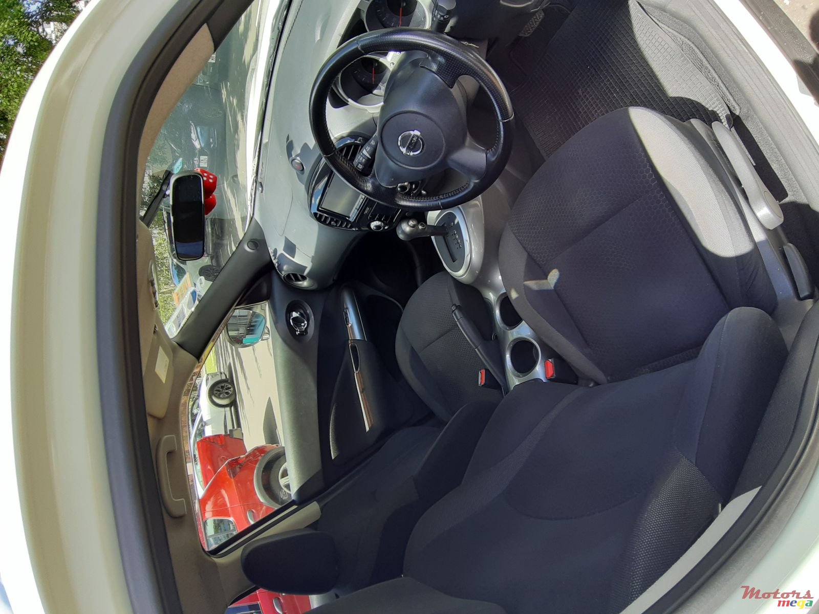 2012' Nissan Juke photo #3