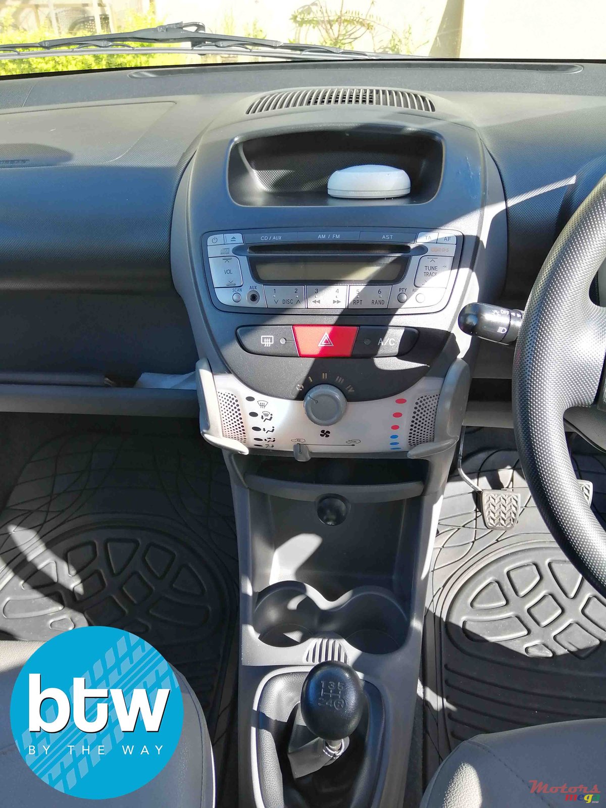 2011' Citroen C1 photo #5