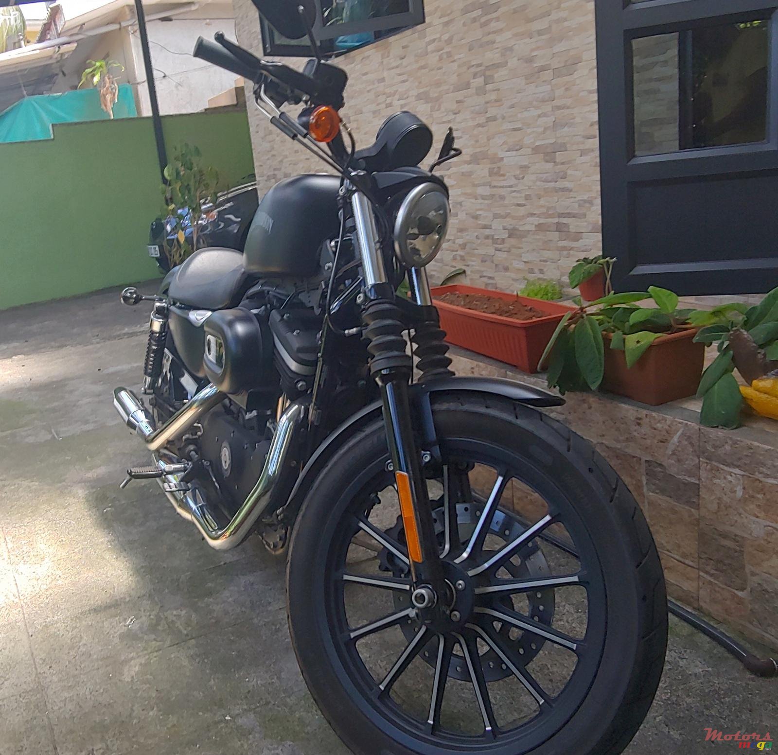 2016' Harley-Davidson Sporster 883 photo #1