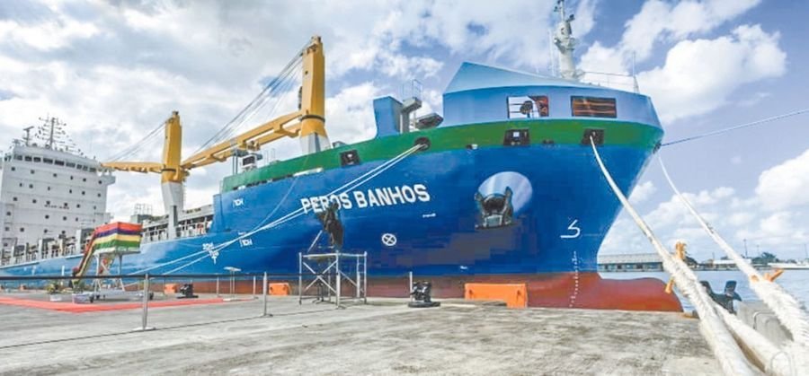 Rodrigues en alerte : La grue du Peros Banhos tombe