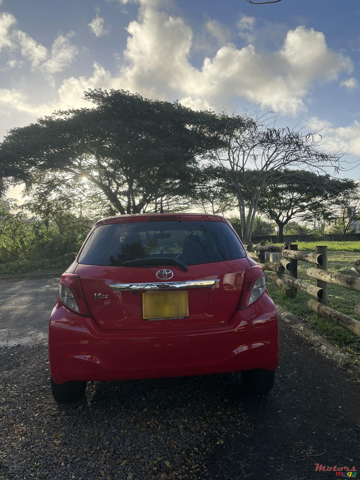 2013' Toyota Vitz photo #4