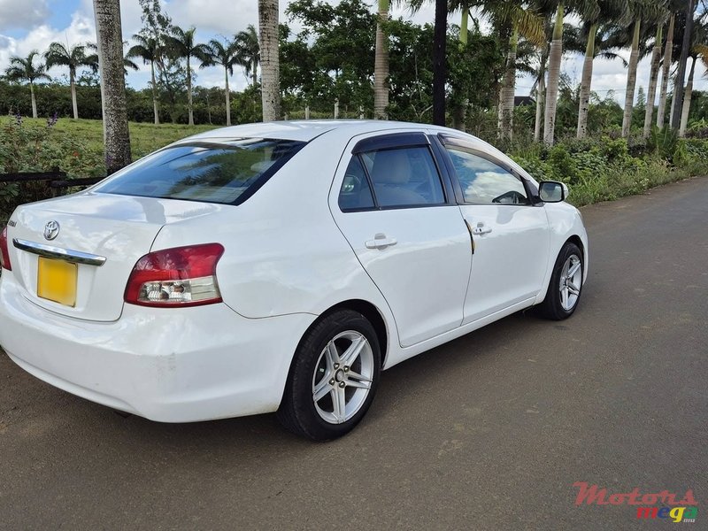 2008' Toyota Belta photo #2