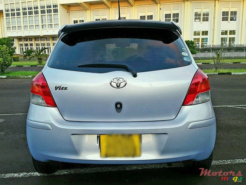 2008' Toyota Vitz photo #4