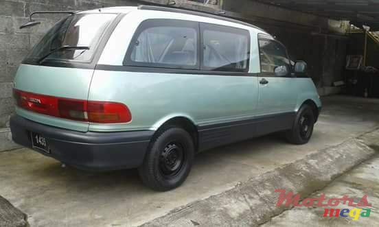 1992' Toyota Estima photo #2
