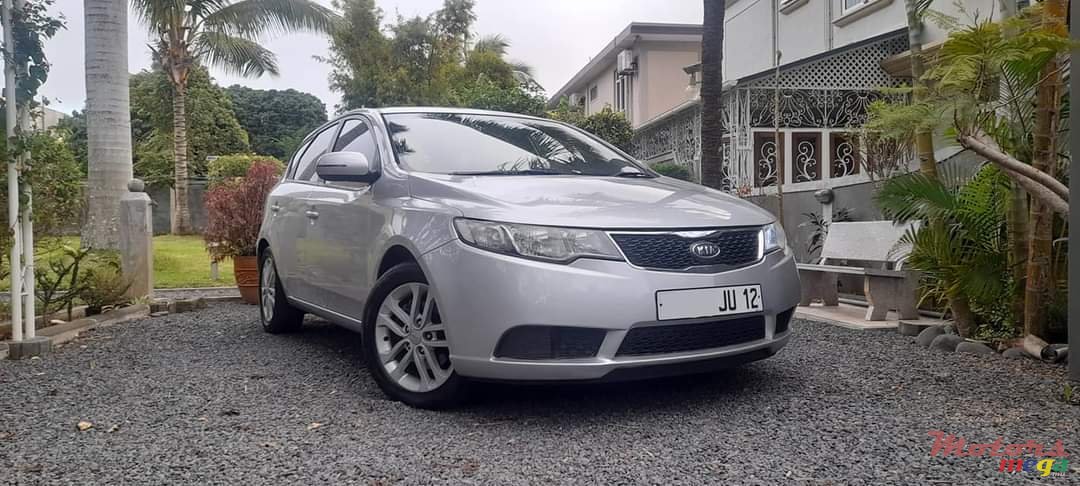 2012' Kia Cerato Hback photo #1