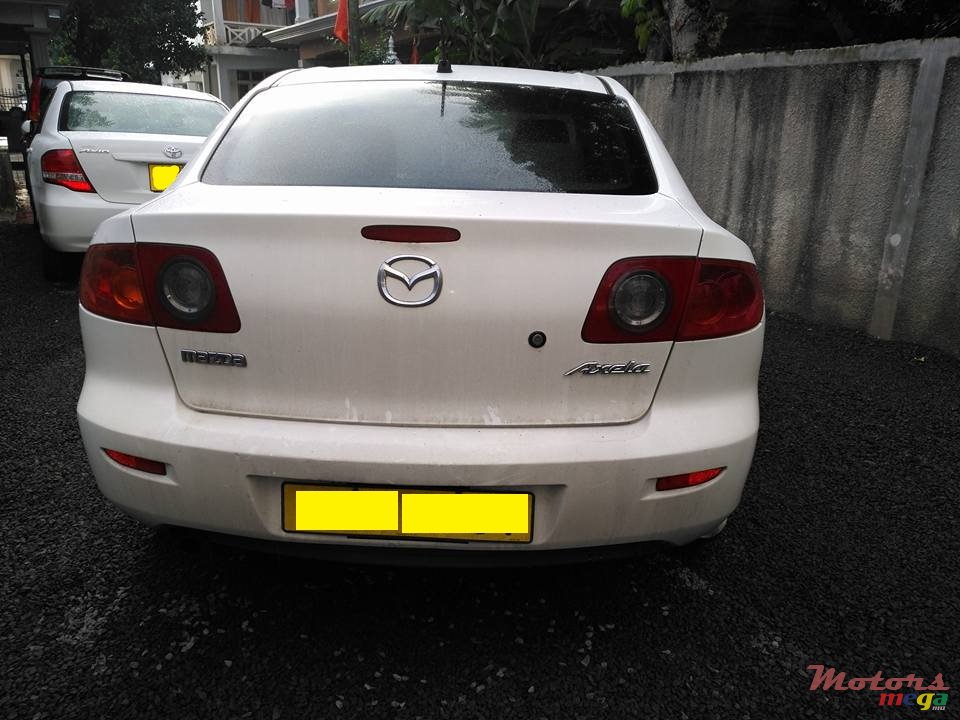 2004' Mazda Axela photo #3