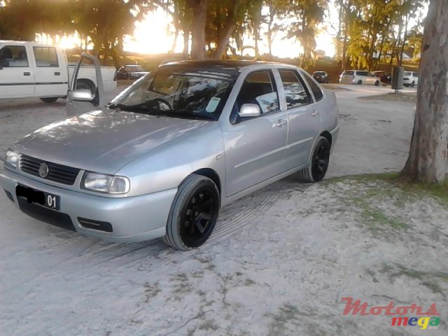 2001' Volkswagen Polo photo #1