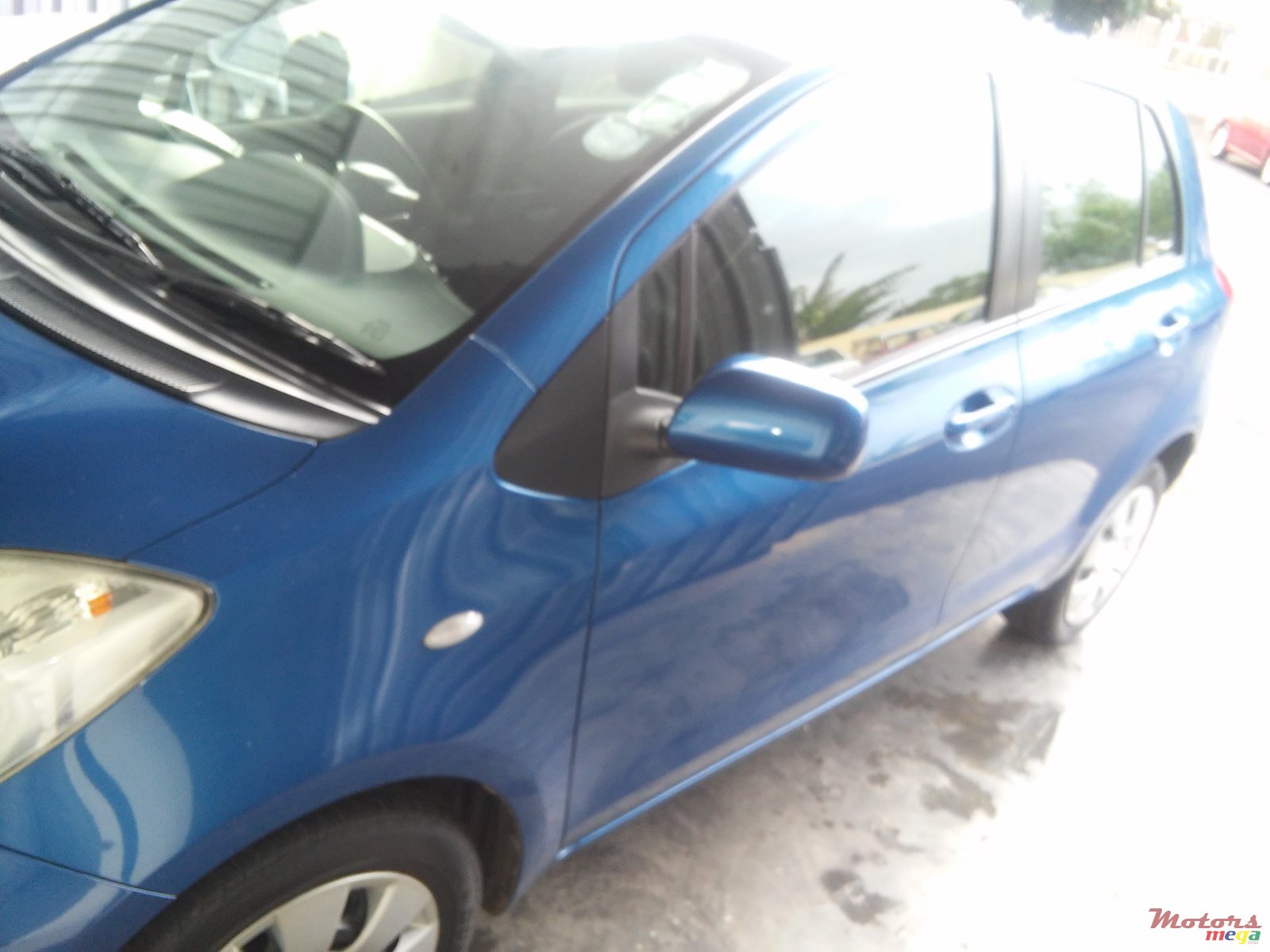 2011' Toyota Yaris photo #3