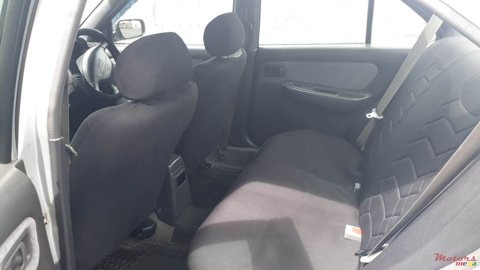 1998' Nissan Sunny photo #2