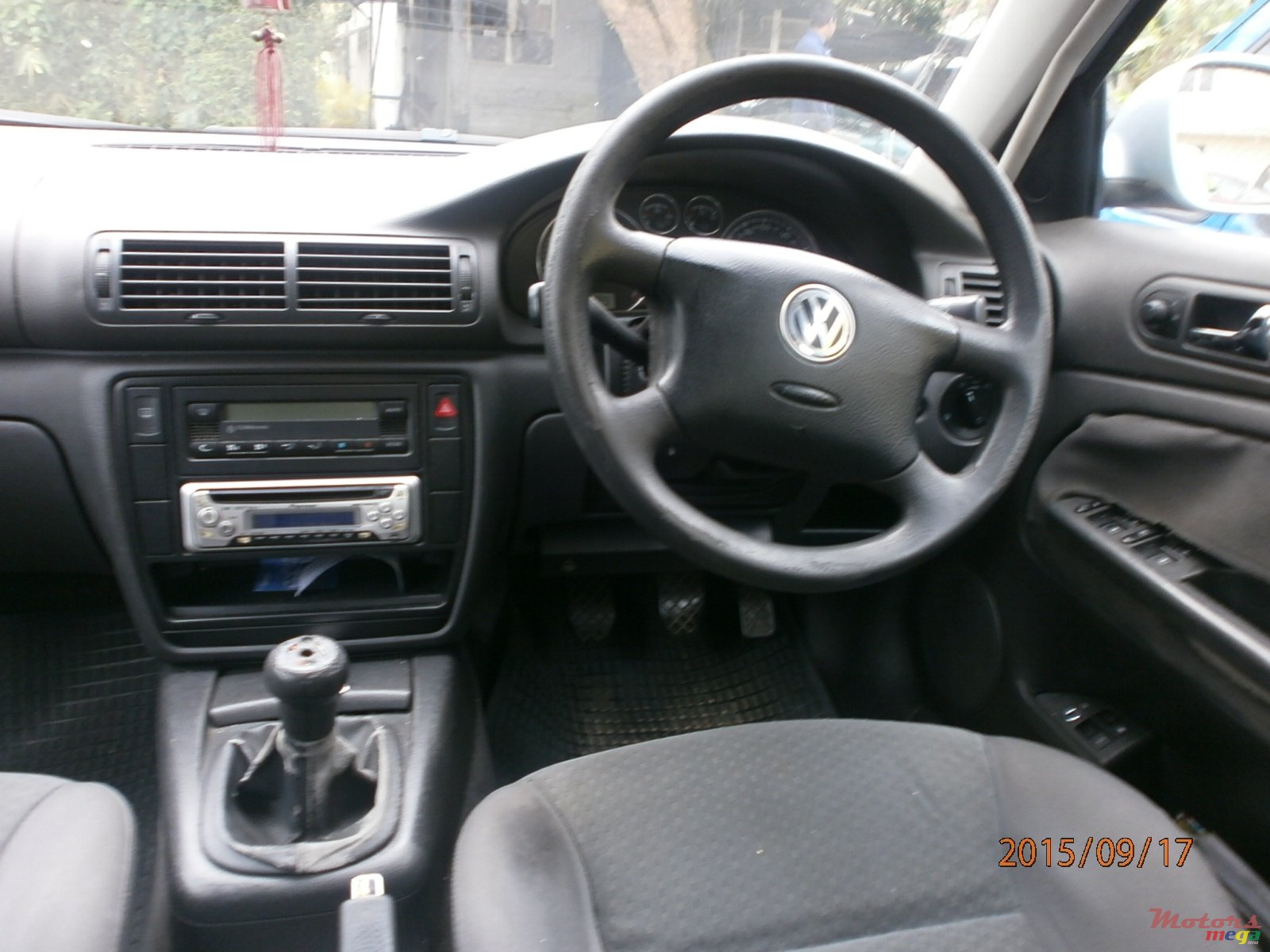2004' Volkswagen Passat photo #3