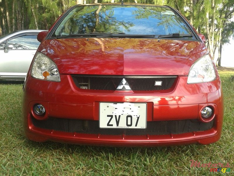 2007' Mitsubishi Hatchback photo #2