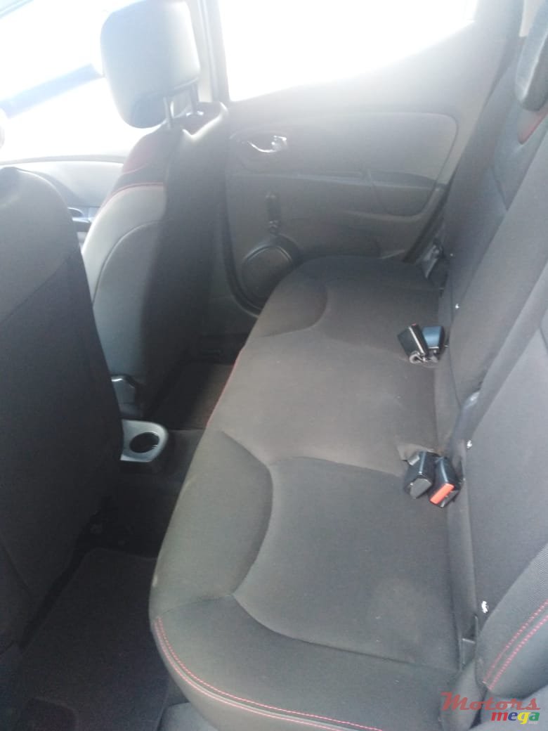 2014' Renault Clio photo #3