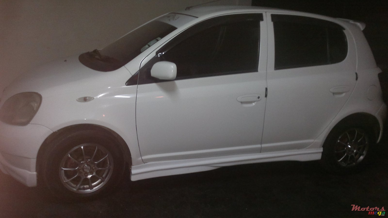 2000' Toyota Vitz photo #1