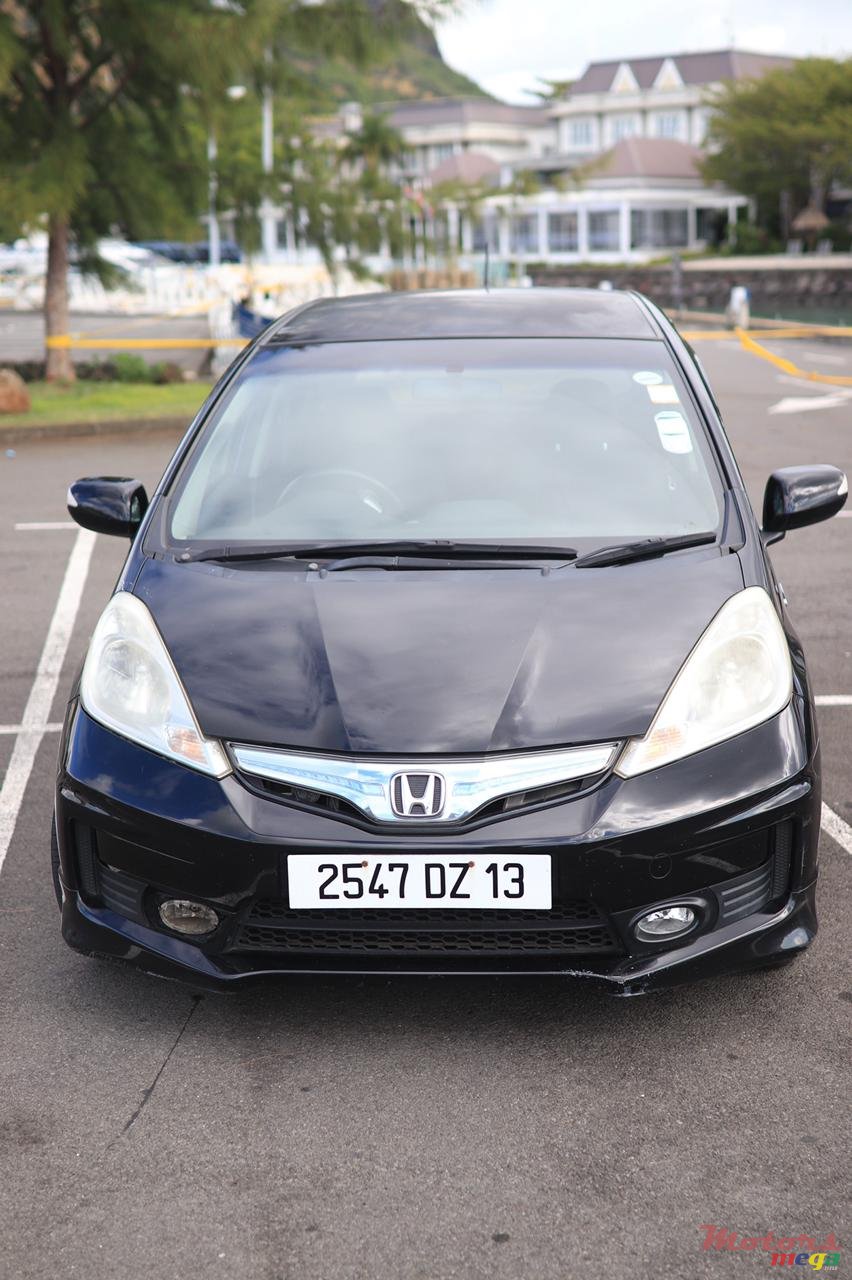 2013' Honda Fit RS Hybrid photo #5
