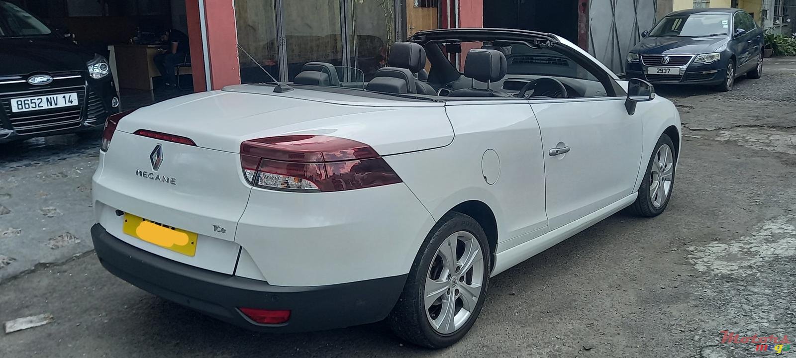 2011' Renault Megane Convertible photo #2