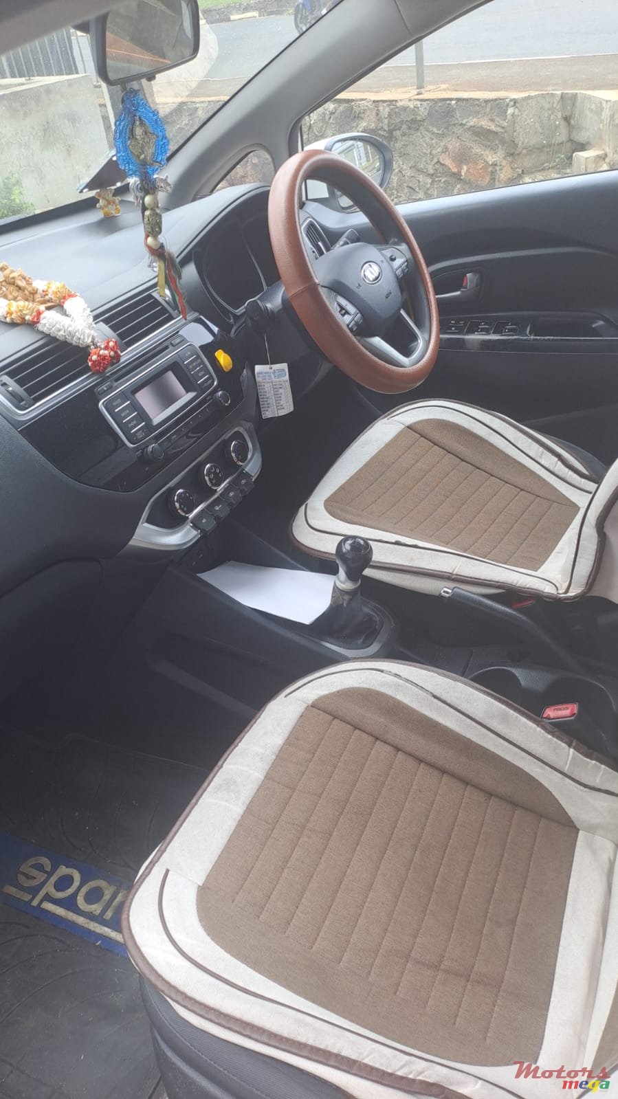 2015' Kia Rio photo #2