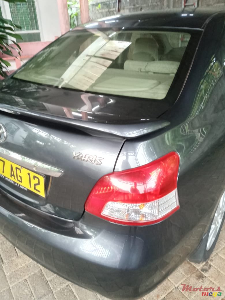 2012' Toyota Yaris photo #2