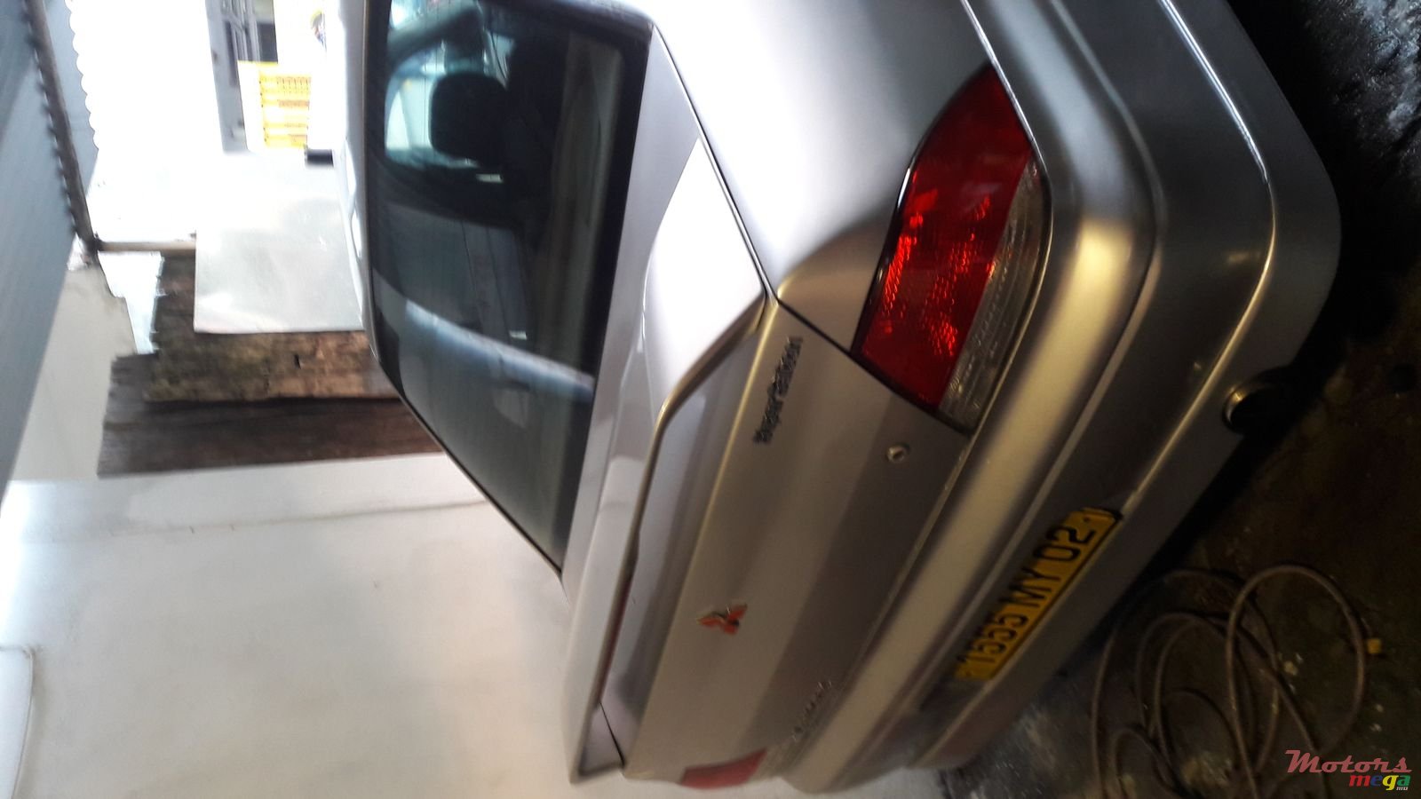 2002' Mitsubishi Lancer photo #2