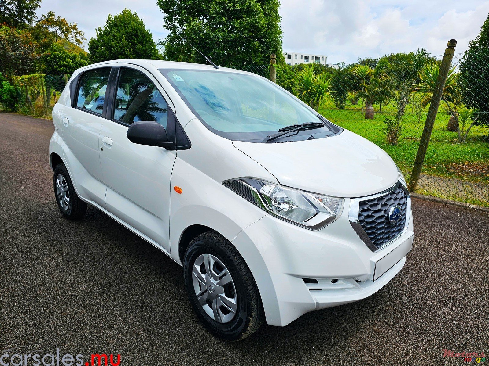 2022' Datsun Redi-Go 1.0 photo #2