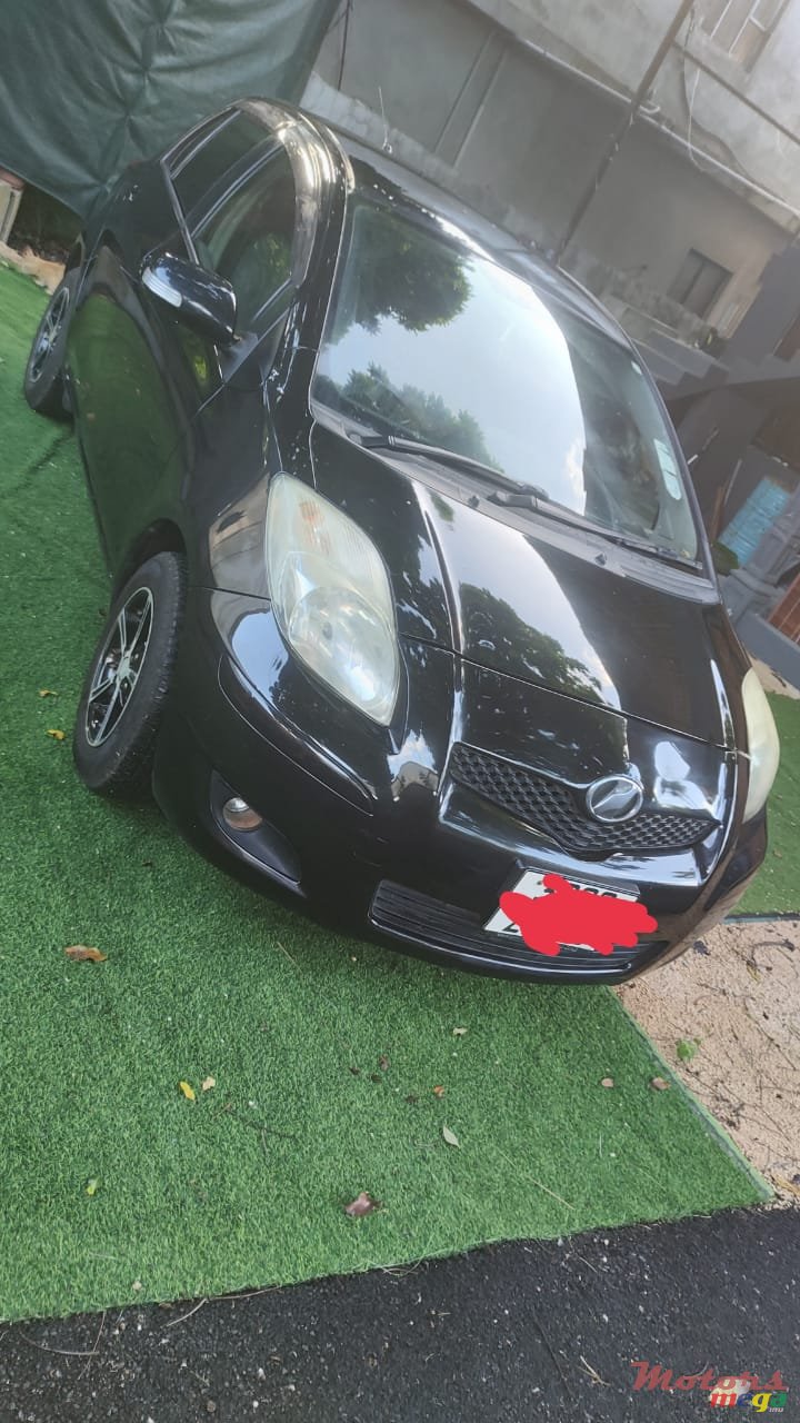 2009' Toyota Vitz photo #3